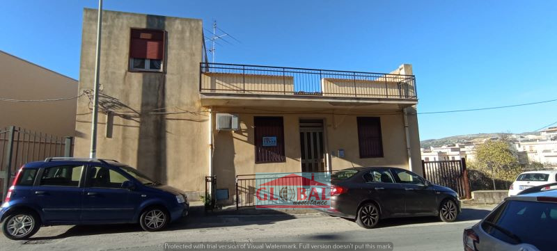 CASA SINGOLA CON TERRAZZO RIF: A226