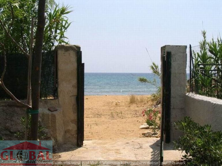 VILLETTA CON ACCESSO DIRETTO ALLA SPIAGGIA RIF: A 230